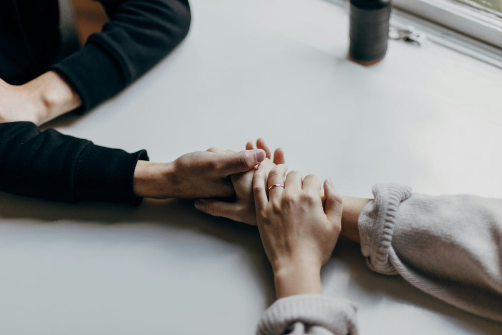 How to Support a Grieving Friend or Family Member: A Compassionate Guide